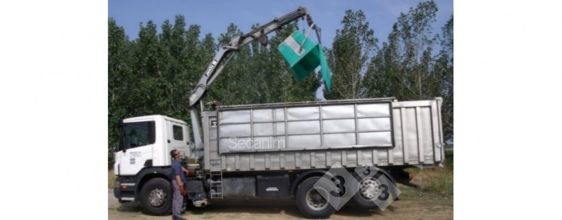 Zdjęcie 4. Zewnętrzna ciężar&oacute;wka do odbioru zwłok z farmy. Dzięki uprzejmości Secanim (Hiszpania).
