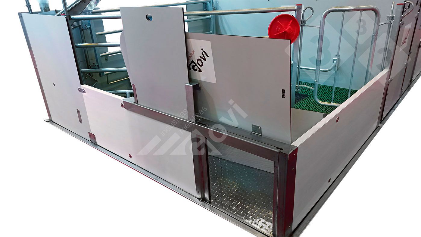 Fot.&nbsp;1.&nbsp;Kojec porodowy z drzwiami umożliwiającymi prosiętom dostęp do sąsiedniego obszaru gniazdowania lub kojca.
