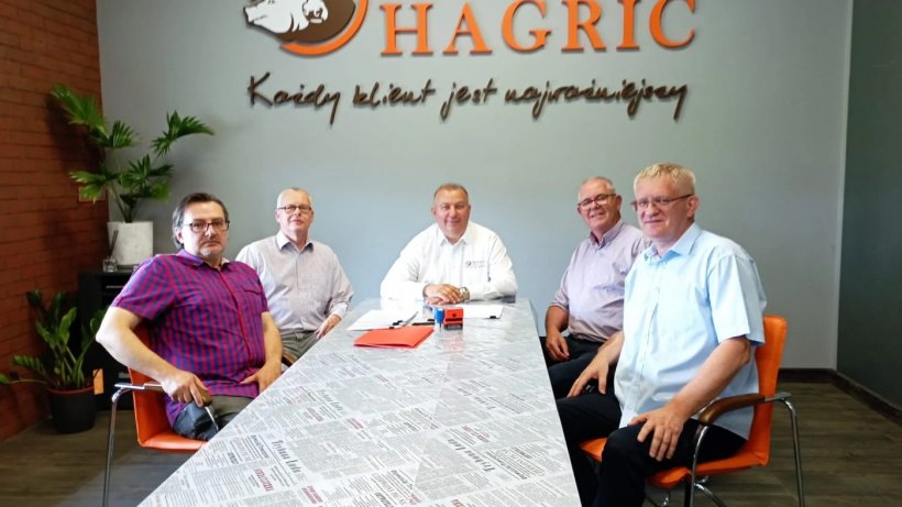 Od lewej do prawej: Arkadiusz Wasiczek, Chief Animal Welfare Officer HAGRIC, Dr Thomas M&uuml;ller, Key Account Manager, PIC, Sylwester Woźniecki, Prezes Zarządu HAGRIC, Jack Keane, Business Development Manager PIC, Grzegorz Pyda, Pig Genetics Coordinator HAGRIC
